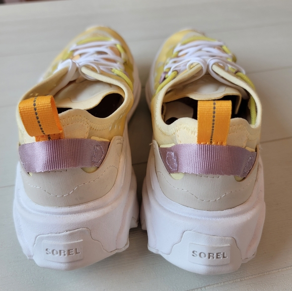 Sorel Kinetic Breakthru Tech Lace Sneaker in Tranquil Yellow & Chalk - Like New - Picture 11 of 16